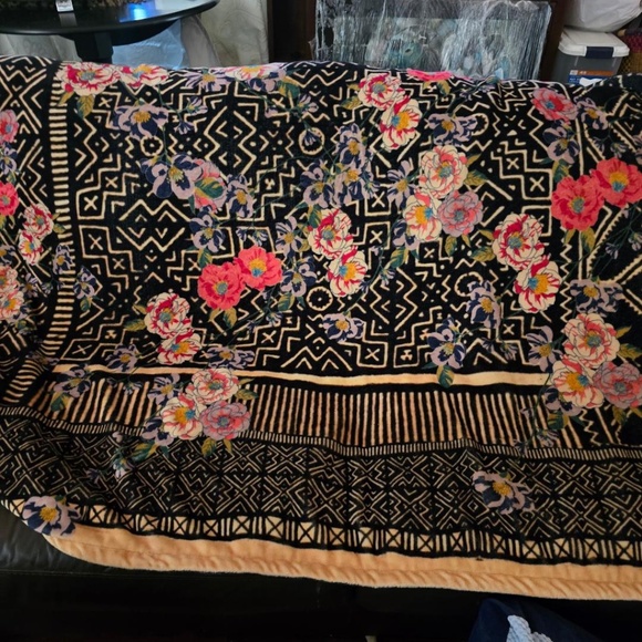 Johnny Was Reversible Cozy Blanket 60 Inches by 70 inches - Picture 7 of 9